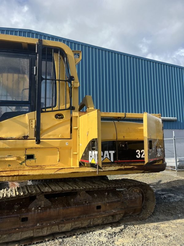 CAT320C-2003 10